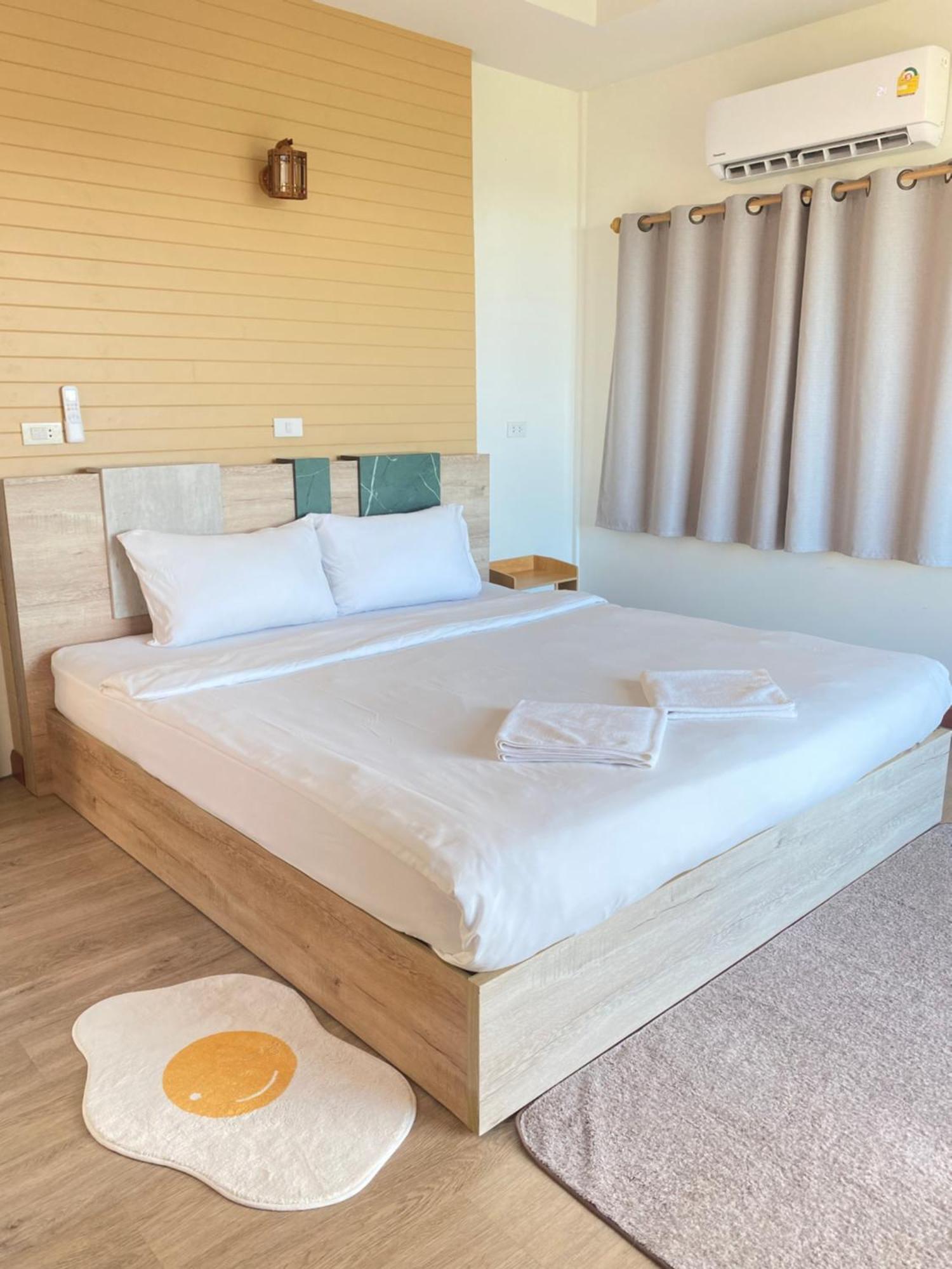 The Moon Camp Khanom Ban Phlao Luaran gambar